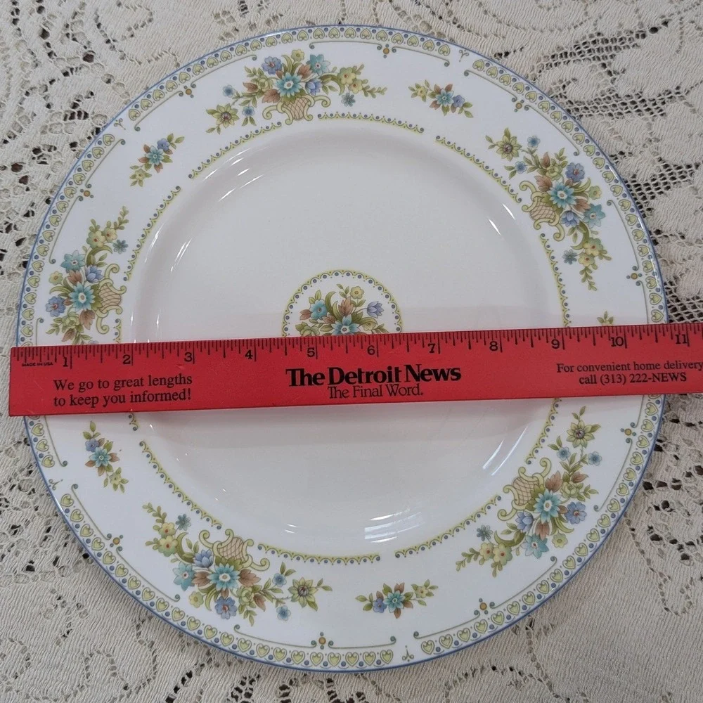 Vintage Dinner Plate Wedgwood Petersham 10.75